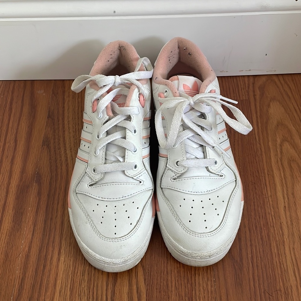 Adidas forum low